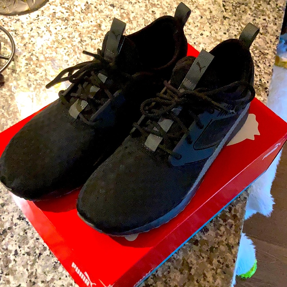 Men’s puma size 9 sneaker